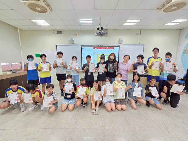 英語夏令營--結業式領取證書